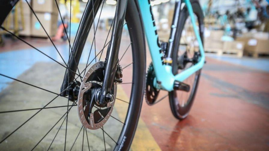 close up of bianchi xr4 bike