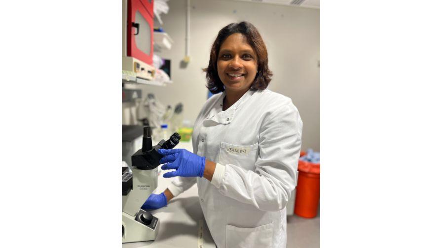 Image of Dr Kushalinii Hillson in the lab