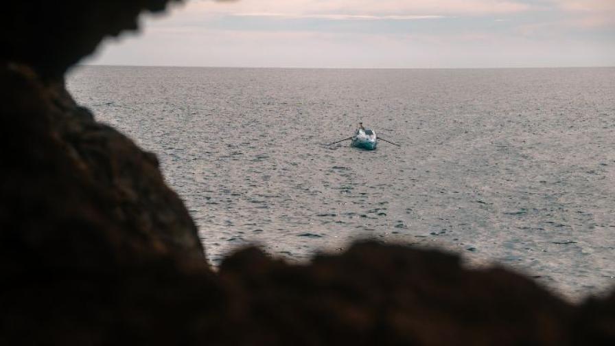 Linda Blakely rowing in open water