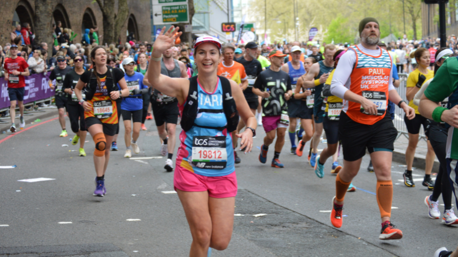 female runner at the london marathon