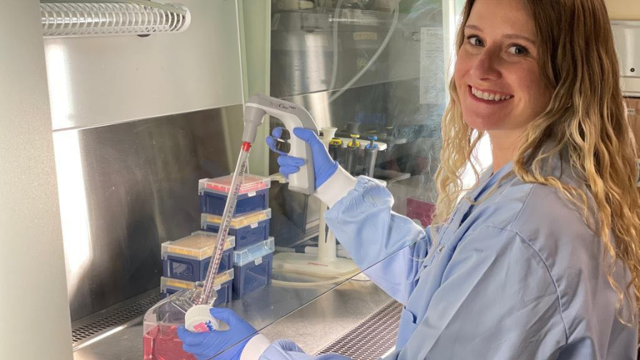 Dr Ashley Boyle working in the lab